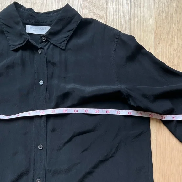 Everlane Black Button-Up 100% Silk Shirt - Size 2 - Picture 4 of 8